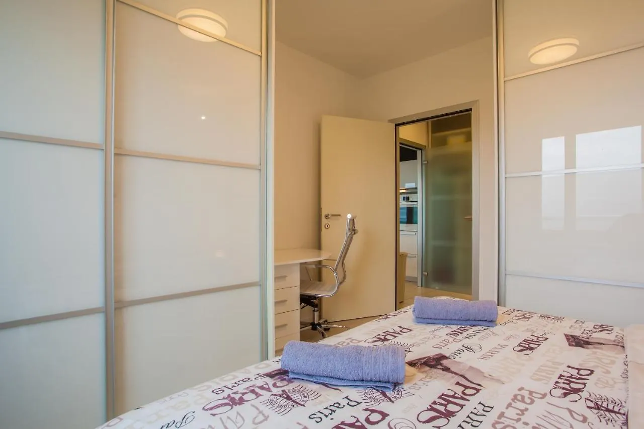 Apartman Laura 里耶卡 公寓